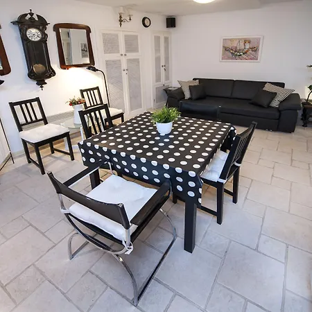 Art דירה רוביני