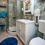 Art Apartment *